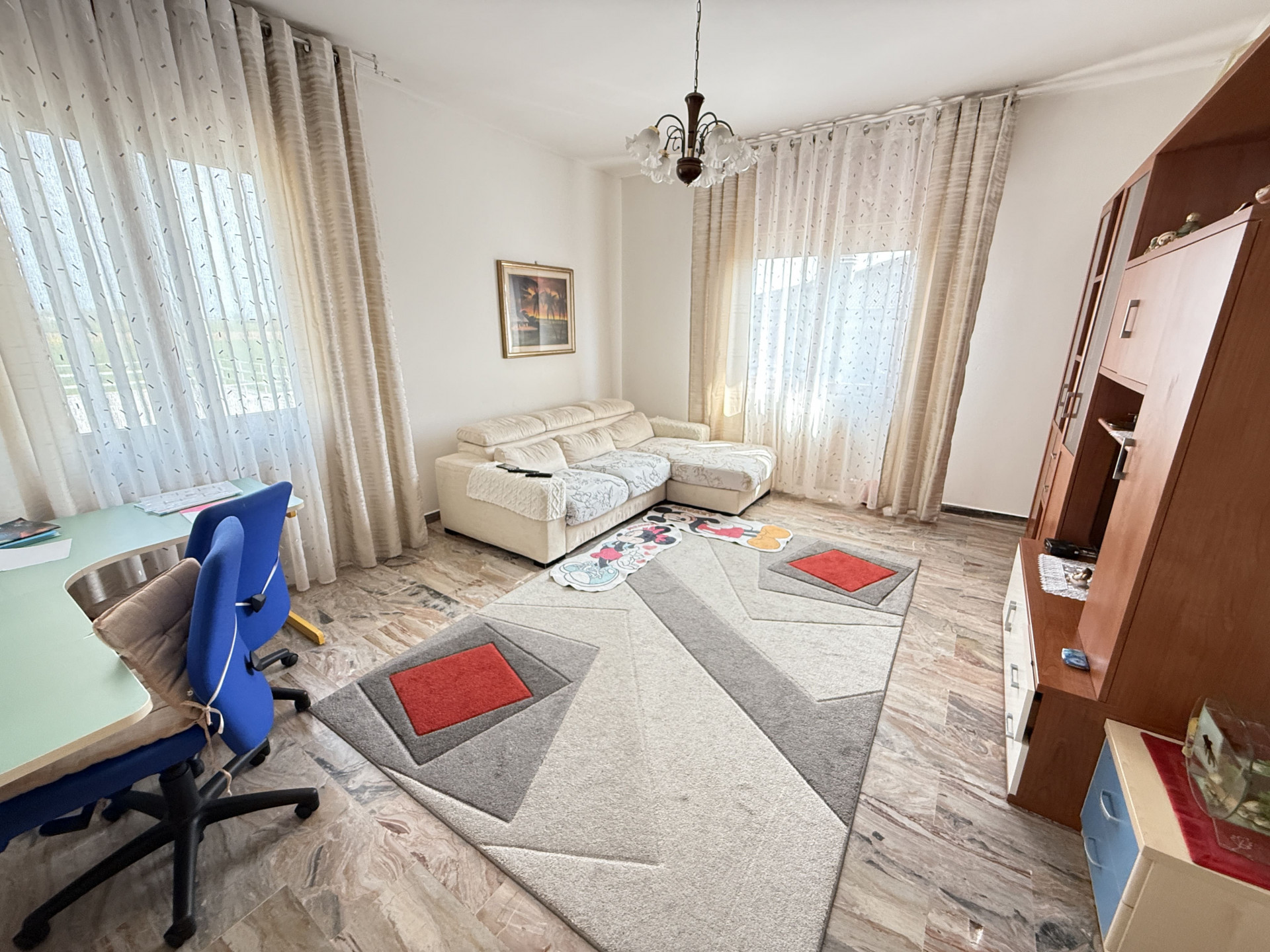 APPARTAMENTO INDIPENDENTE CON TRE CAMERE E CORTE ESCLUSIVA