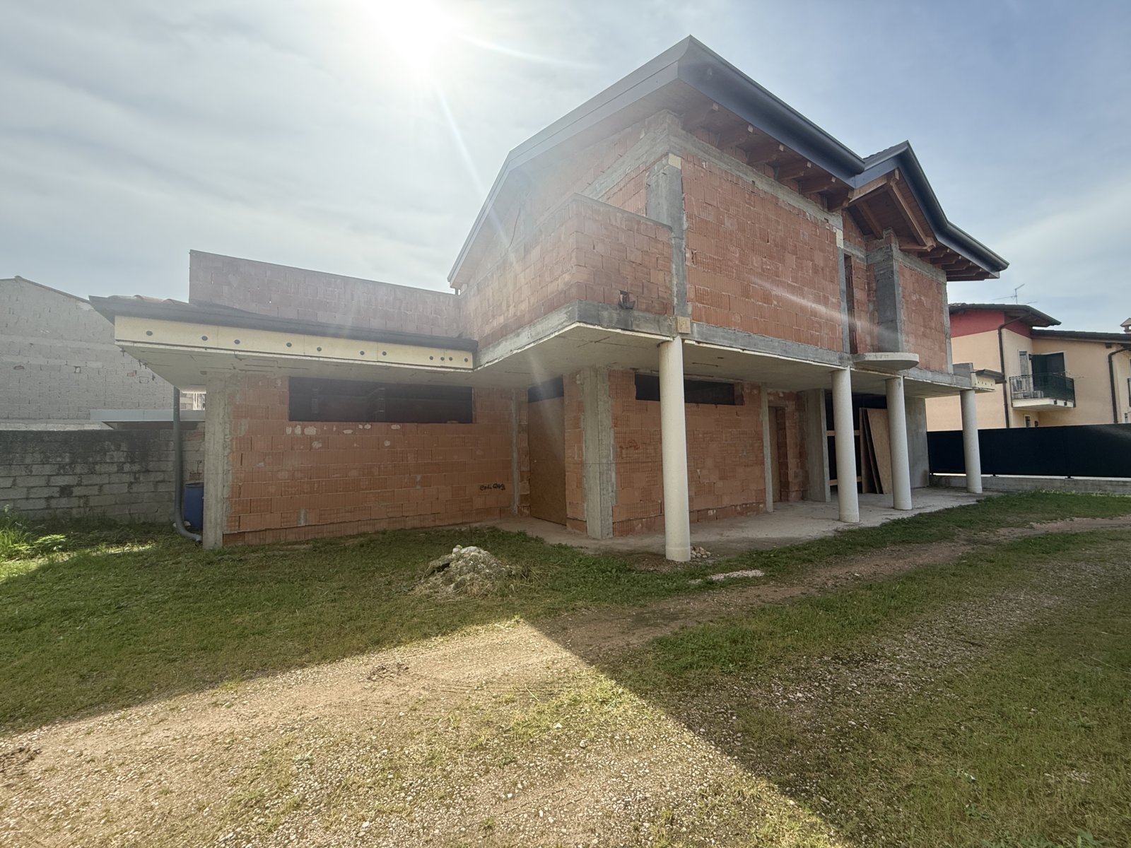 VILLA SINGOLA AL GREZZO IN CENTRO A ISOLA RIZZA